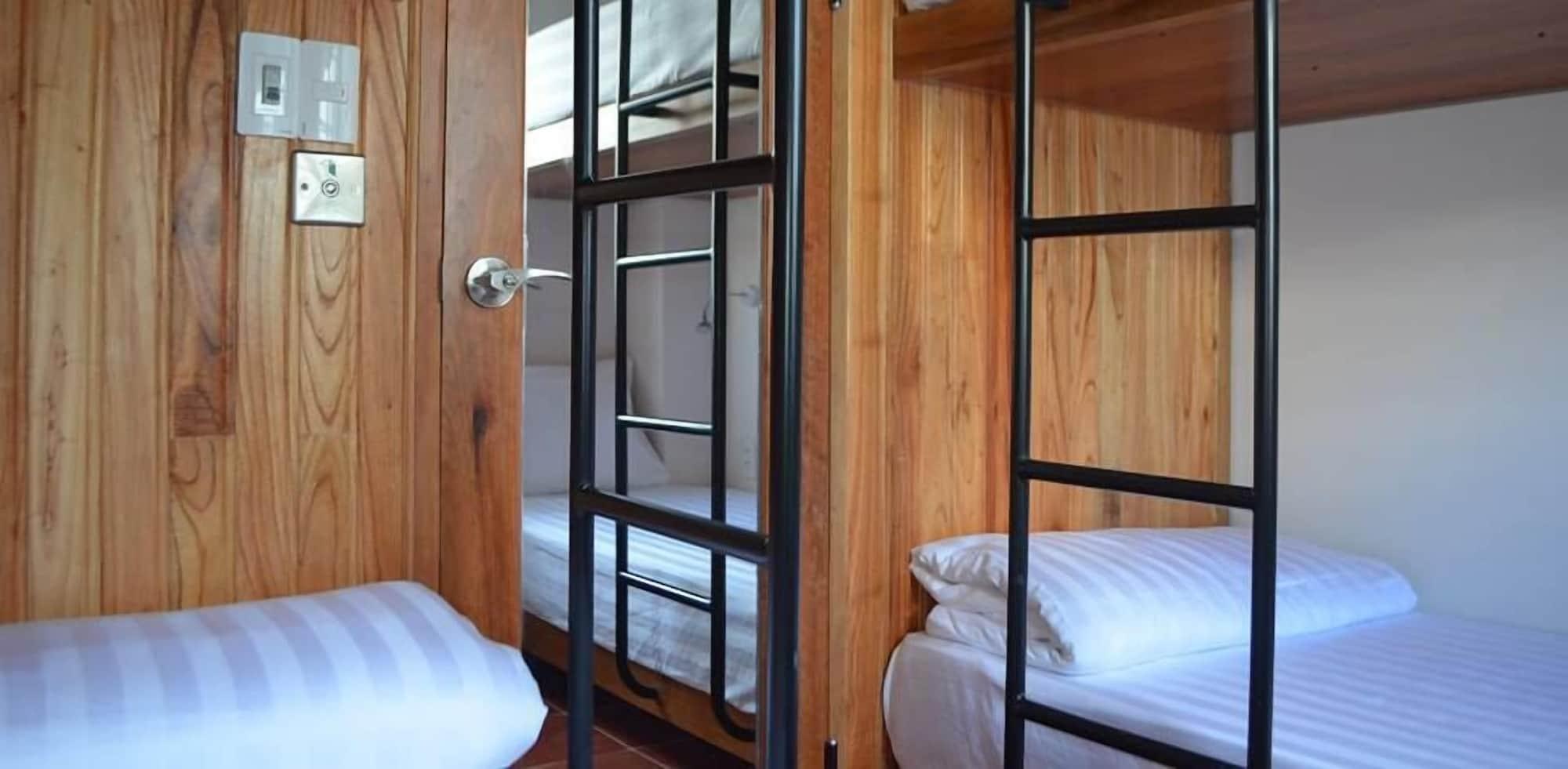 Tabalo Hostel Нячанг Екстер'єр фото