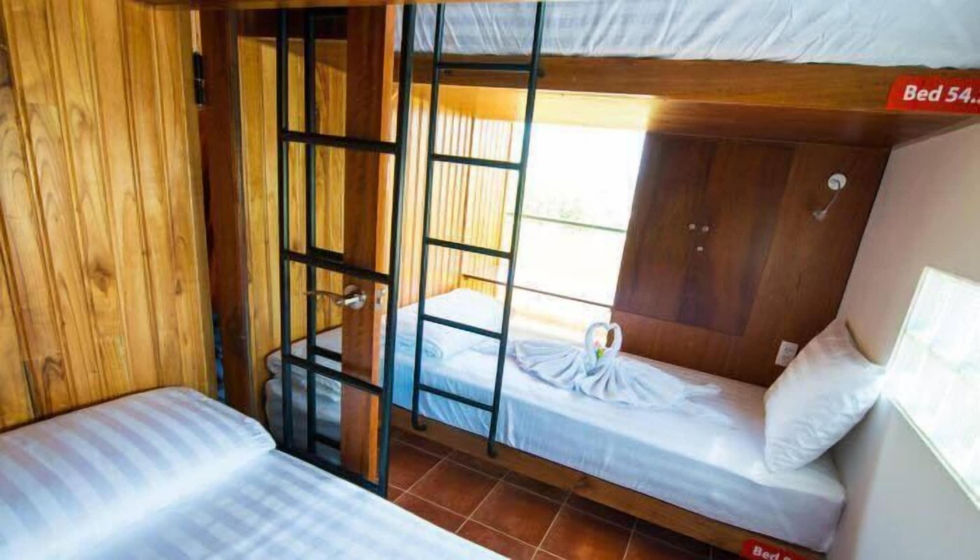 Tabalo Hostel Нячанг Екстер'єр фото