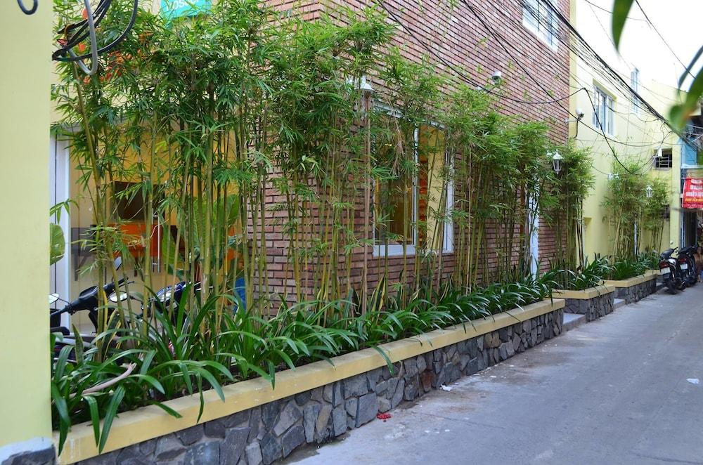 Tabalo Hostel Нячанг Екстер'єр фото