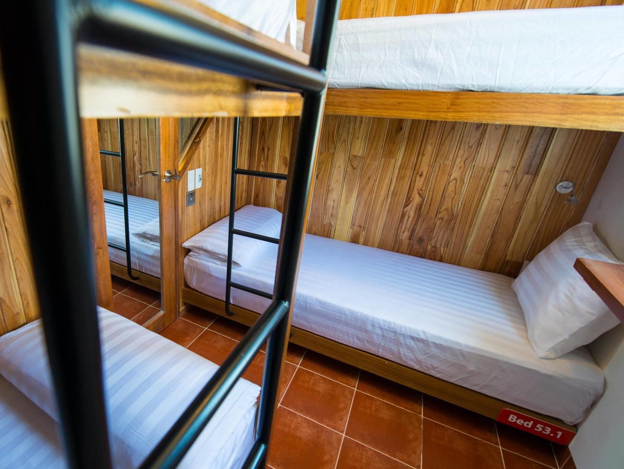 Tabalo Hostel Нячанг Екстер'єр фото